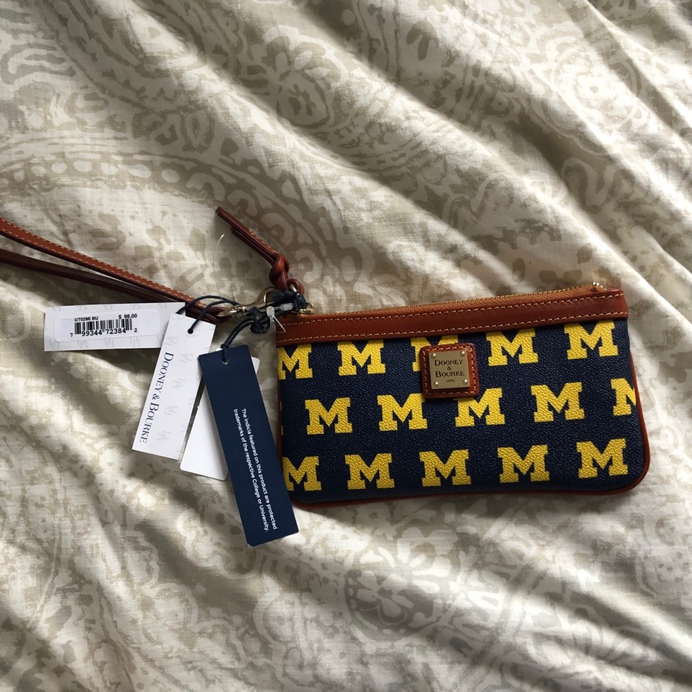 Brand new Dooney & Bourke wristlet